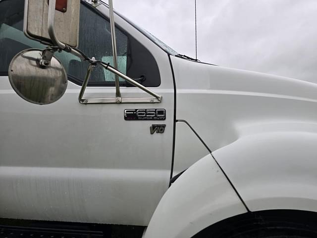 Image of Ford F-650 equipment image 4