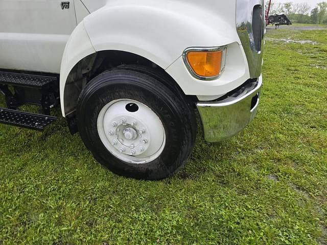 Image of Ford F-650 equipment image 3