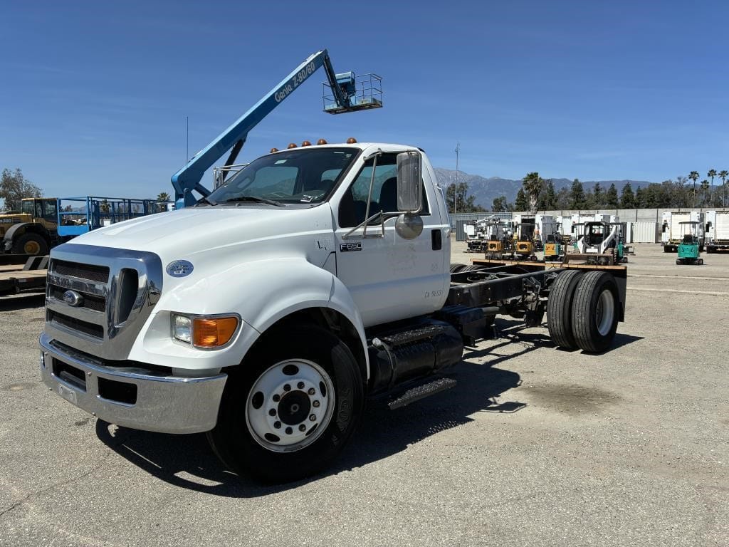 2015 Ford F-650 Equipment Image0