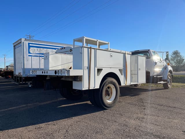 Image of Ford F-650 equipment image 4