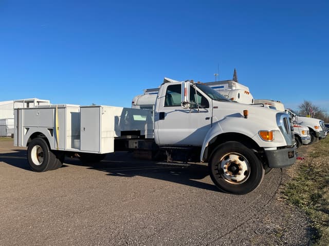 Image of Ford F-650 equipment image 2