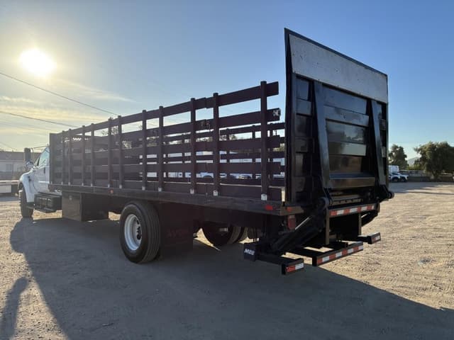 Image of Ford F-650 equipment image 3