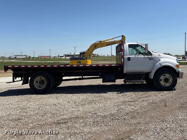 Image of Ford F-650 equipment image 3