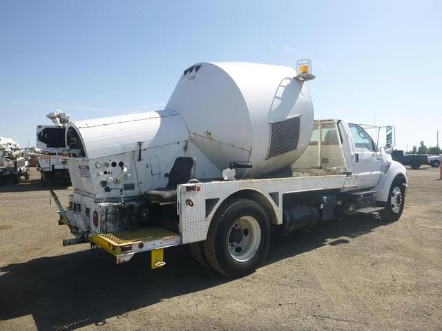 Image of Ford F-650 equipment image 2