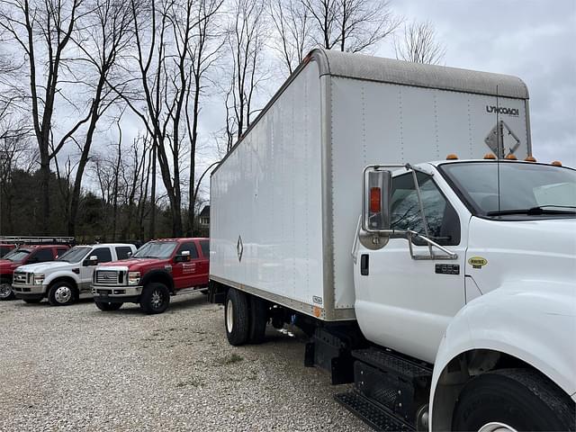 Image of Ford F-650 equipment image 4