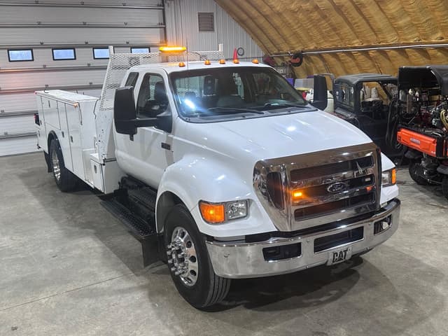 Image of Ford F-650 equipment image 3