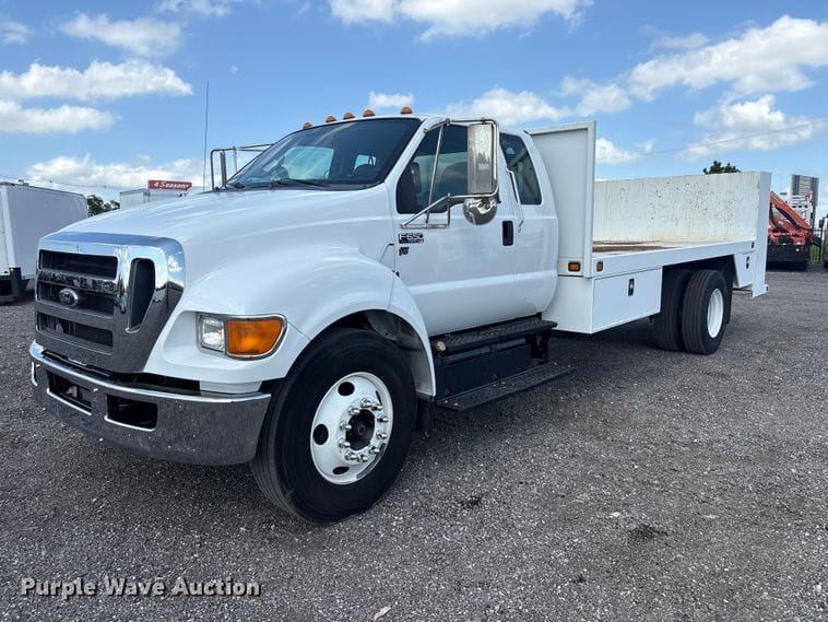 2015 Ford F-650 Equipment Image0