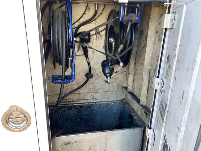 Image of Ford F-650 equipment image 4