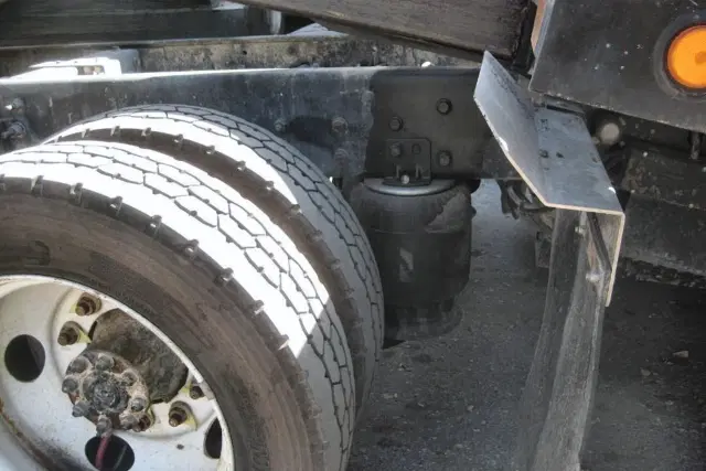 Image of Ford F-650 equipment image 4