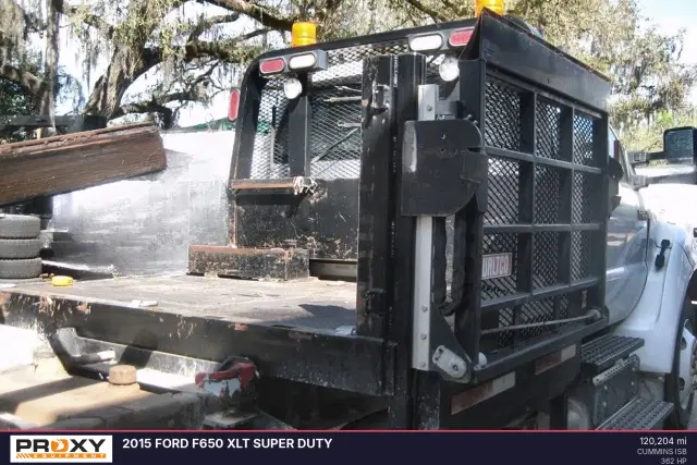Image of Ford F-650 equipment image 3