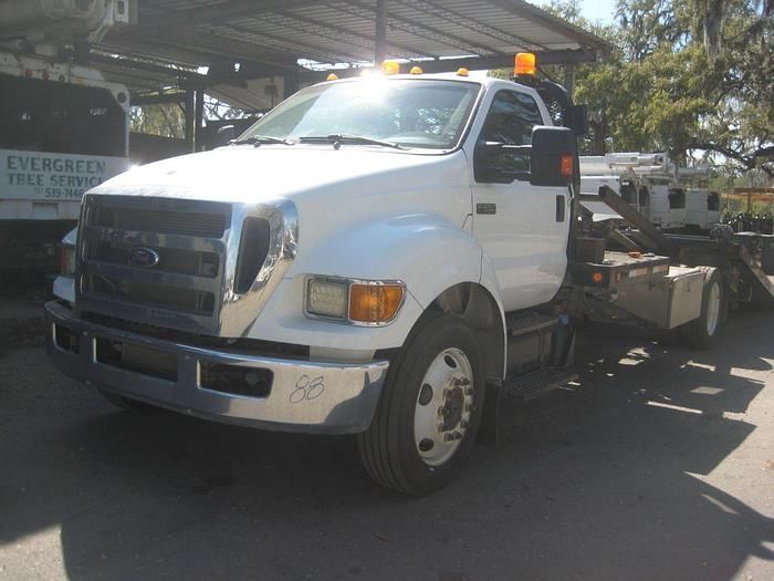 2015 Ford F-650 Equipment Image0