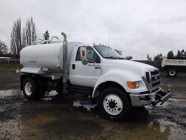 Image of Ford F-750 equipment image 1