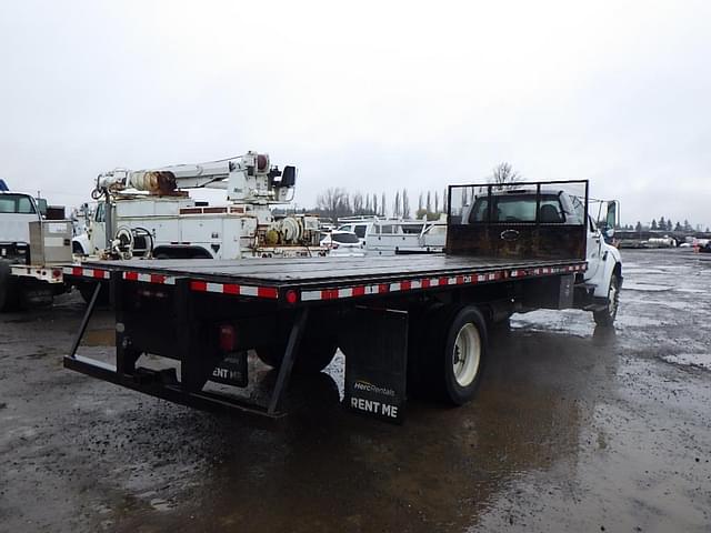 Image of Ford F-750 equipment image 3