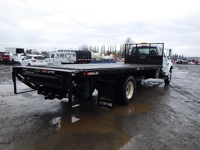 Image of Ford F-750 equipment image 3