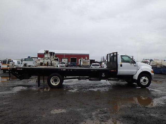 Image of Ford F-750 equipment image 2