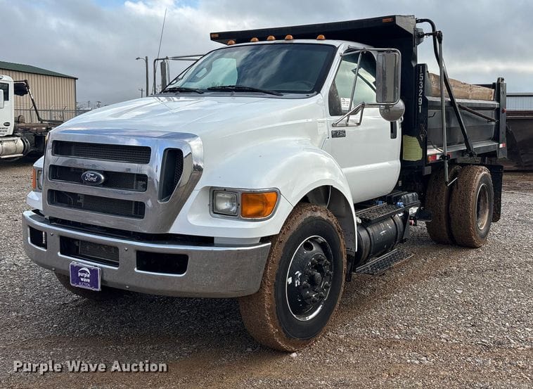 2015 Ford F-750 Equipment Image0