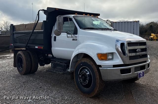Image of Ford F-750 equipment image 2