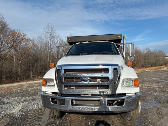 Image of Ford F-750 equipment image 1