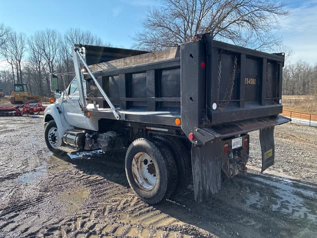 Image of Ford F-750 equipment image 4