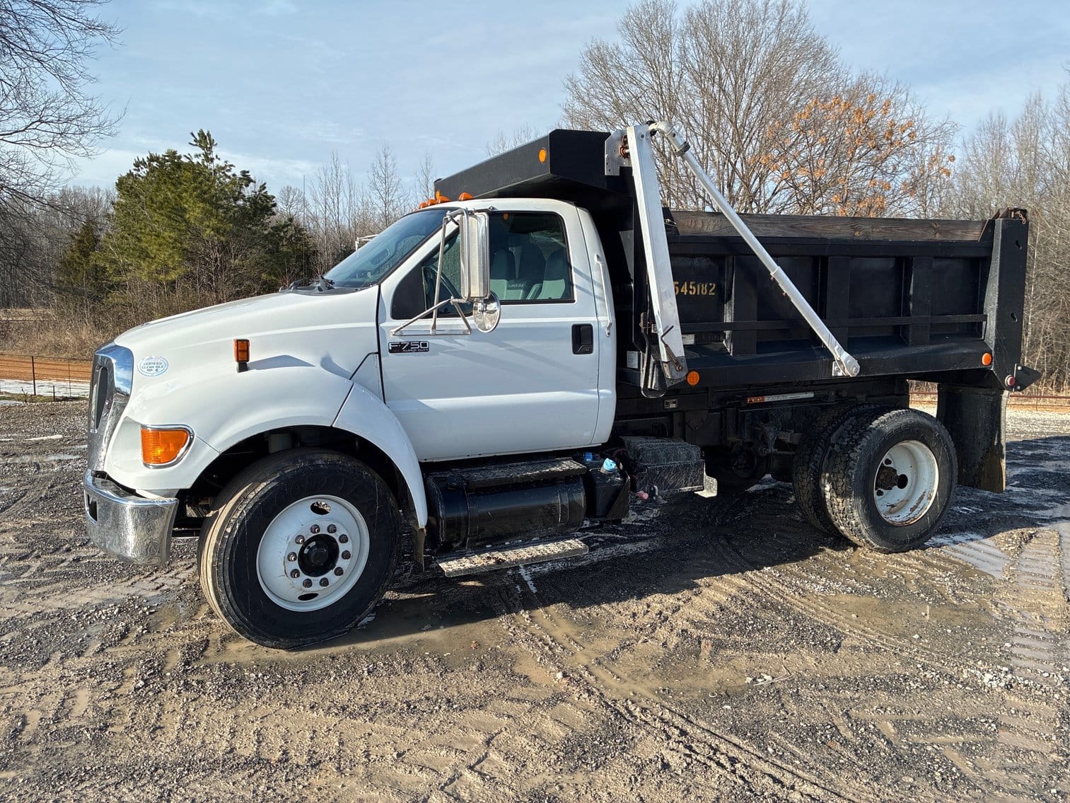 2015 Ford F-750 Equipment Image0