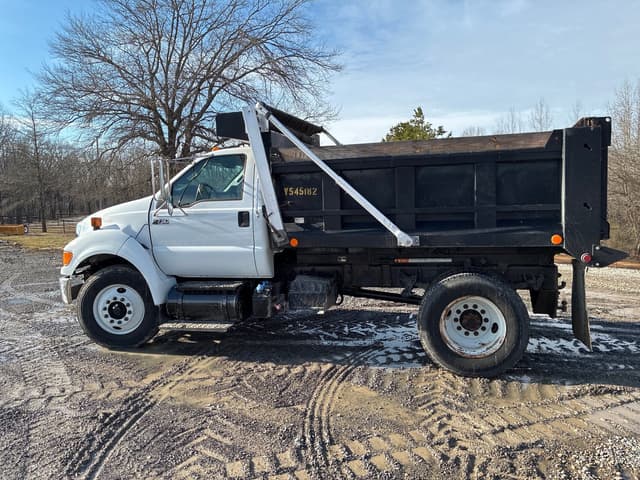 Image of Ford F-750 equipment image 3