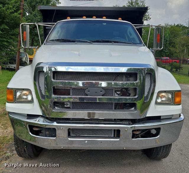 Image of Ford F-750 equipment image 1