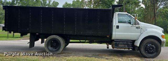 Image of Ford F-750 equipment image 3