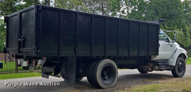Image of Ford F-750 equipment image 4
