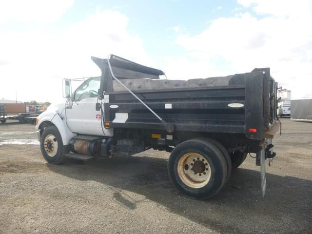 Image of Ford F-750 equipment image 3
