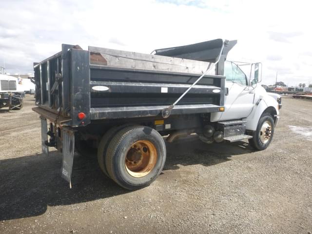 Image of Ford F-750 equipment image 2
