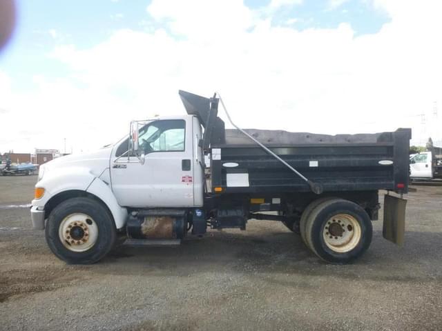 Image of Ford F-750 equipment image 4