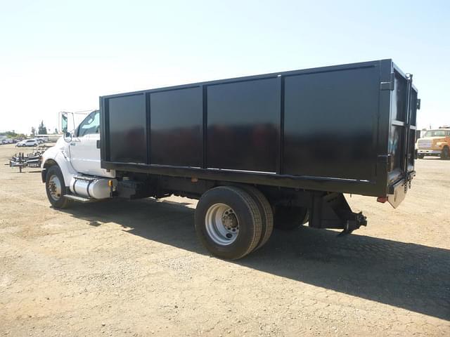 Image of Ford F-750 equipment image 3