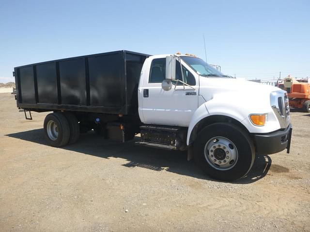 Image of Ford F-750 equipment image 1