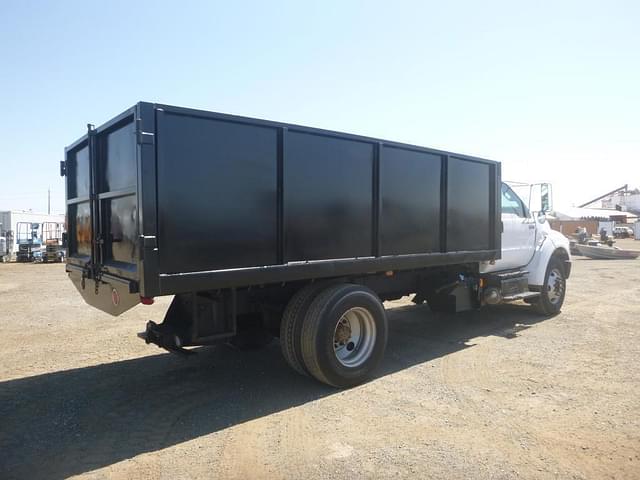 Image of Ford F-750 equipment image 2