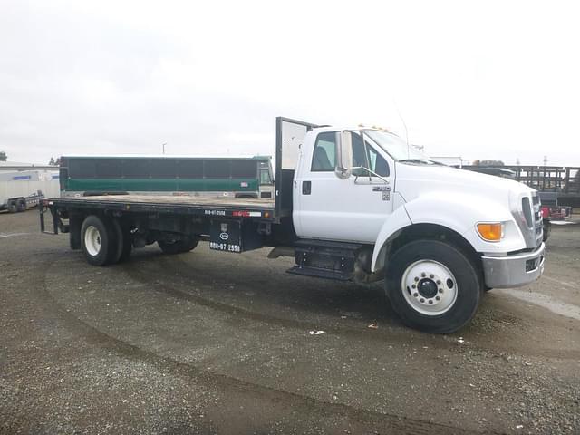 Image of Ford F-750 equipment image 1