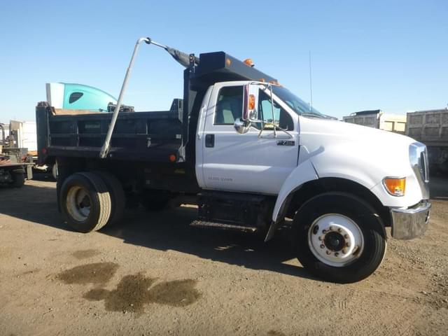 Image of Ford F-750 equipment image 1