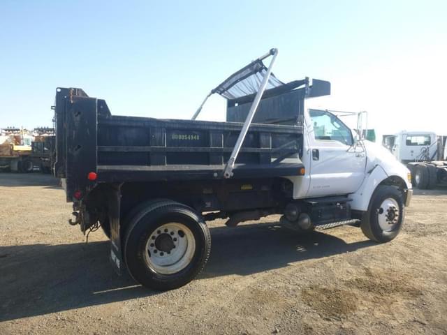 Image of Ford F-750 equipment image 2