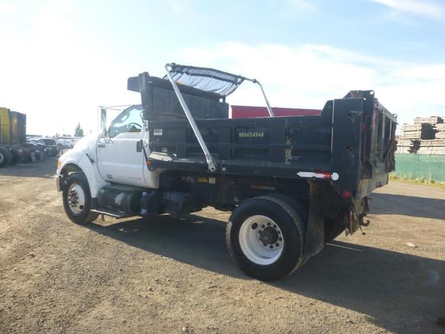 Image of Ford F-750 equipment image 3