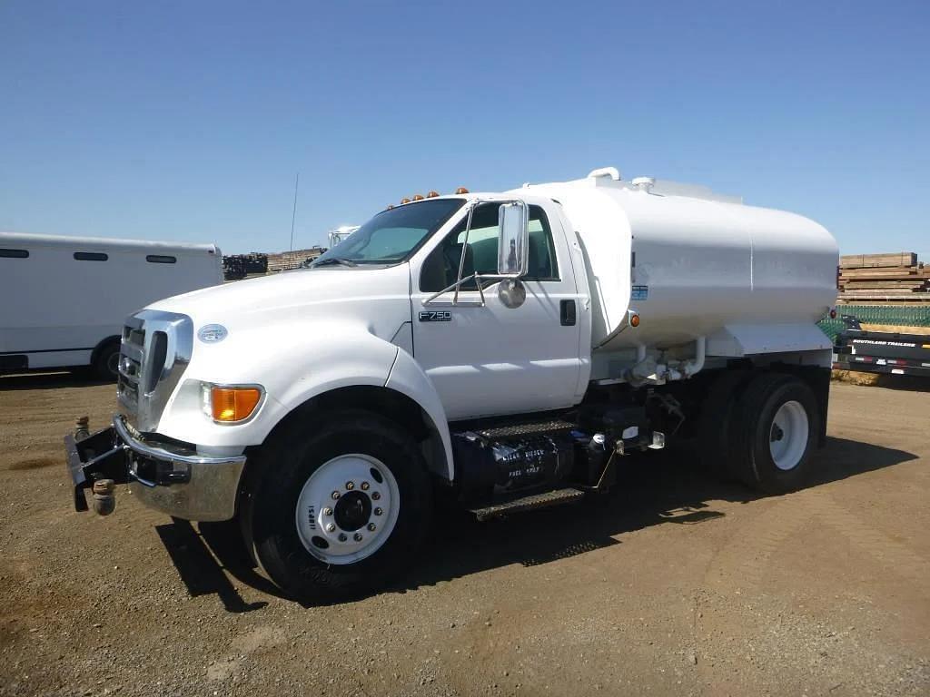 Image of Ford F-750 Primary image