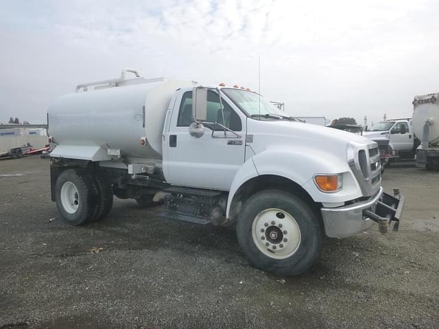 Image of Ford F-750 equipment image 1