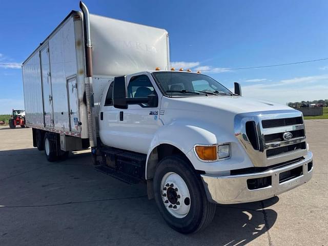 Image of Ford F-750 equipment image 1
