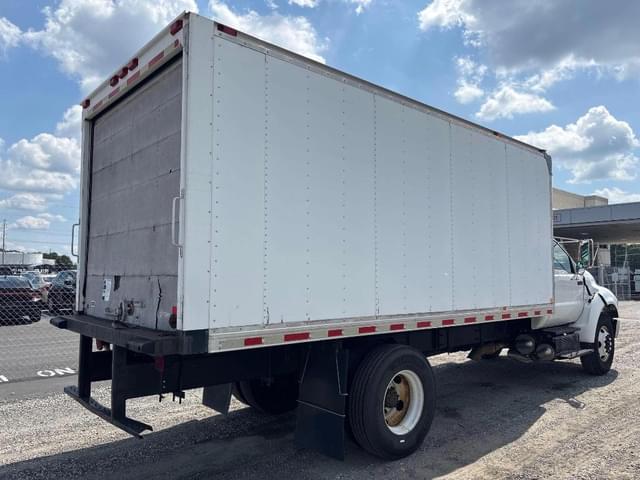 Image of Ford F-750 equipment image 2