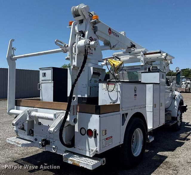 Image of Ford F-750 equipment image 4