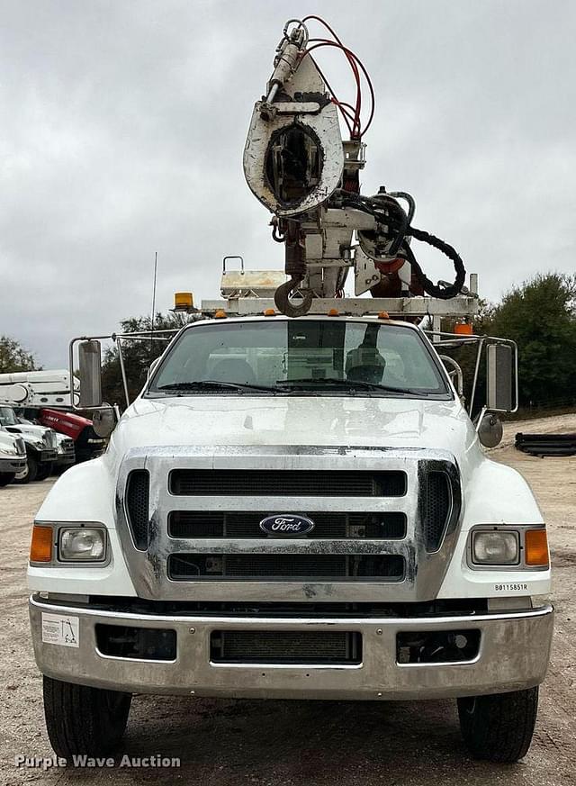 Image of Ford F-750 equipment image 1