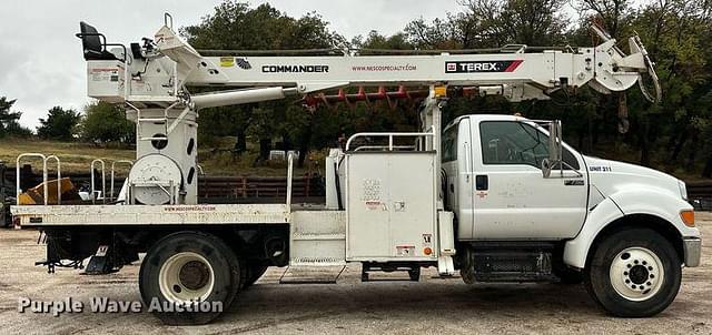 Image of Ford F-750 equipment image 3