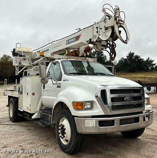 Image of Ford F-750 equipment image 2