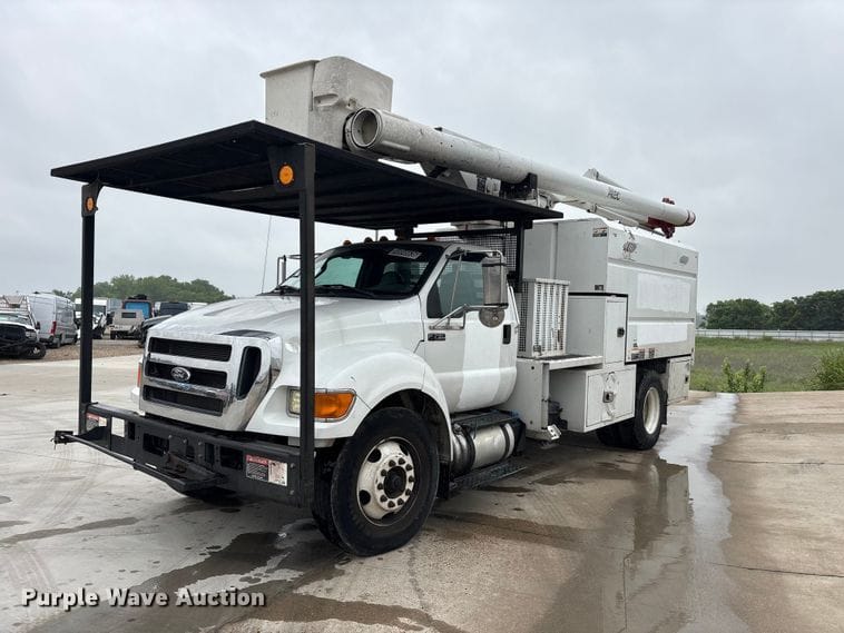 2015 Ford F-750 Equipment Image0