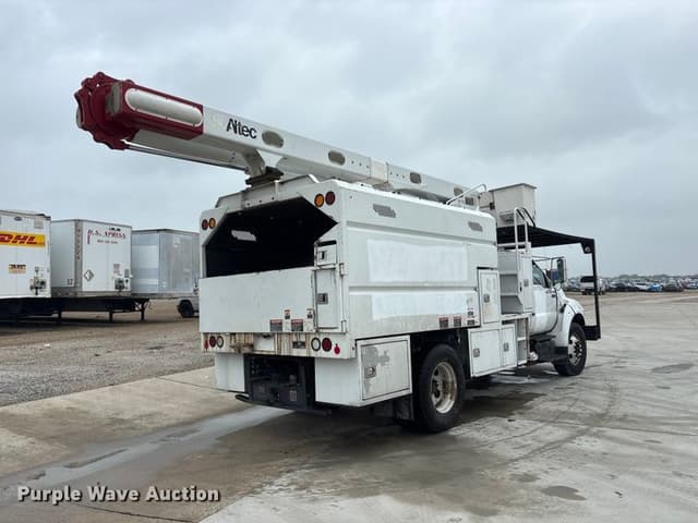 Image of Ford F-750 equipment image 4