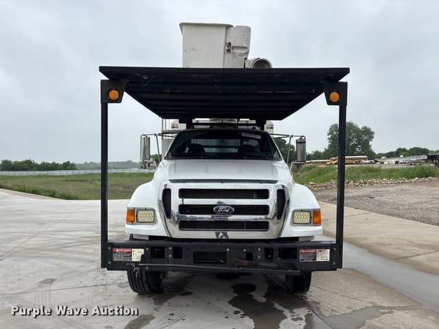 Image of Ford F-750 equipment image 1