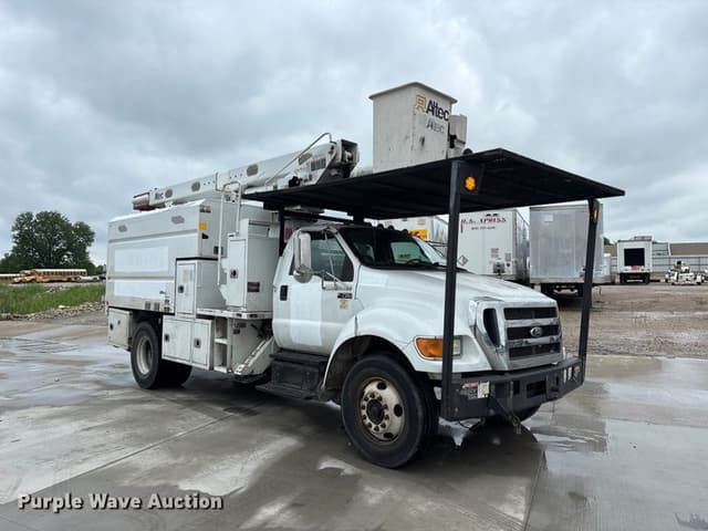 Image of Ford F-750 equipment image 2